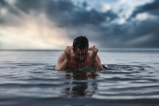 Saunas, Cold Plunges, and Exercise: The Adversity Habits That Slow Ageing
